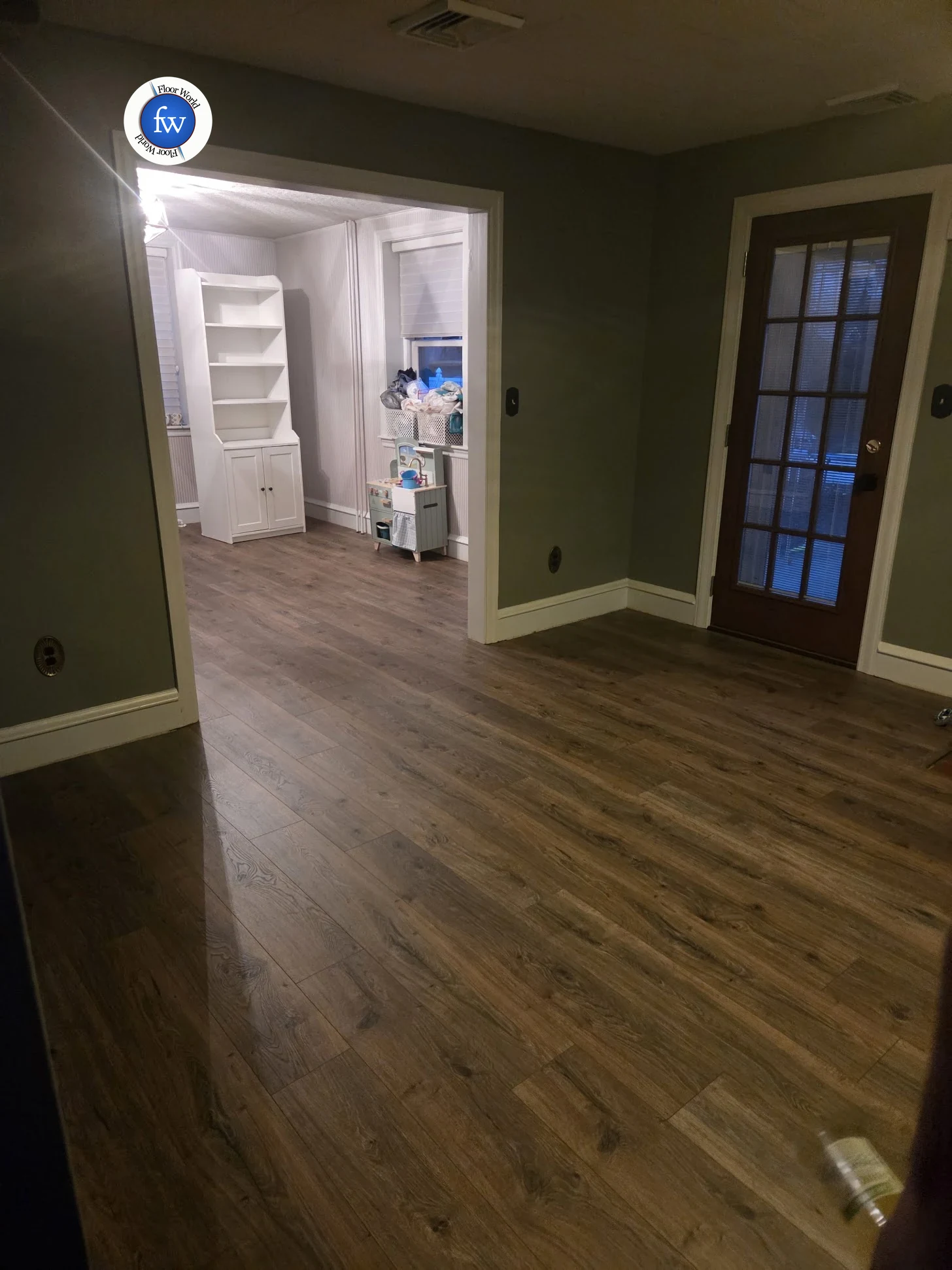Croft Oak Rust All American Premium · Laminate · Chesapeake · All American Premium · installed room photo · Floor World Ephrata PA